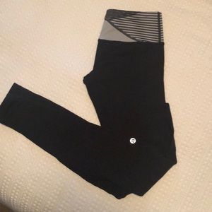 Size 4 LuluLemon long yoga pants - Wunder Under
